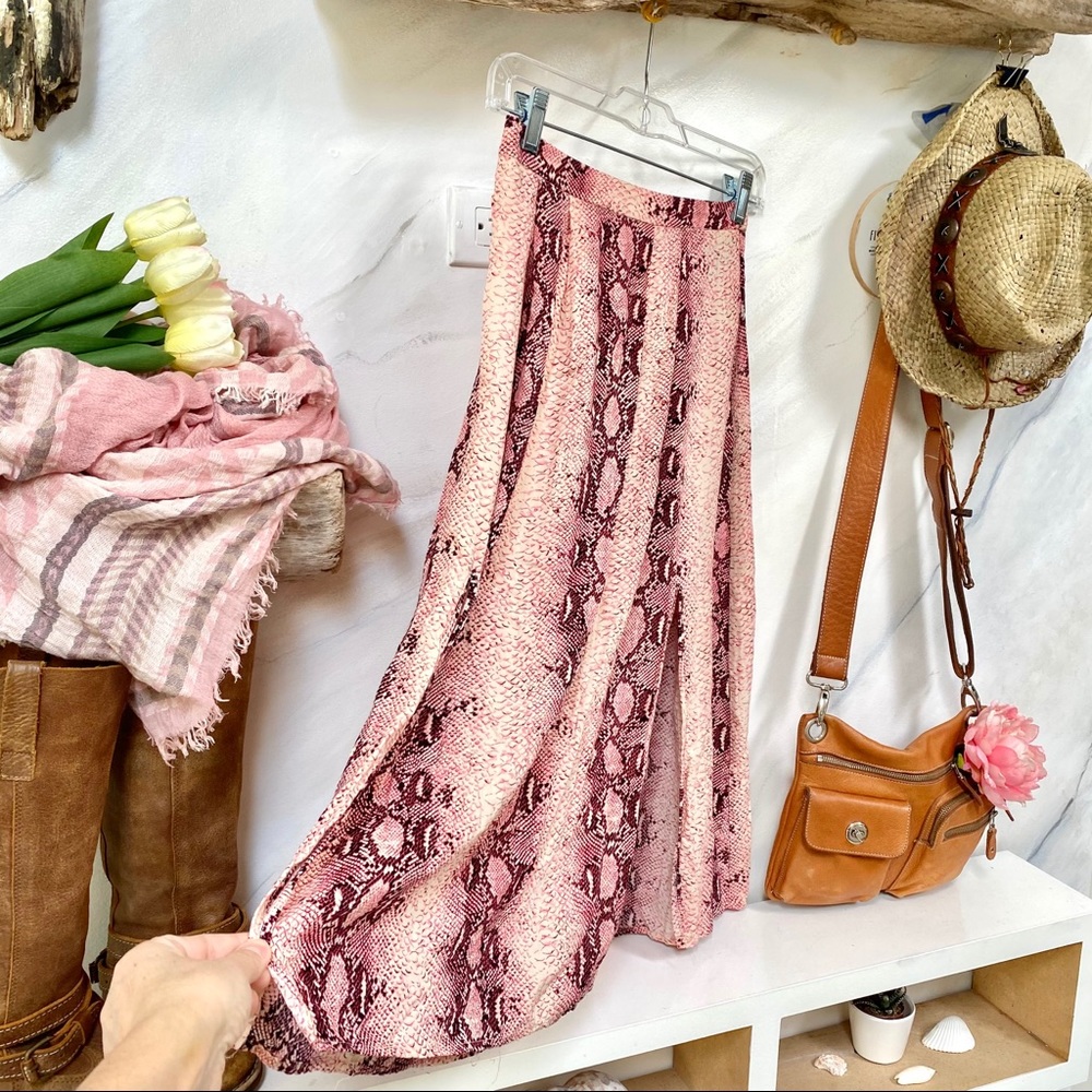 Sweet Pink Snake skin pattern BOHO skirt w slits💗